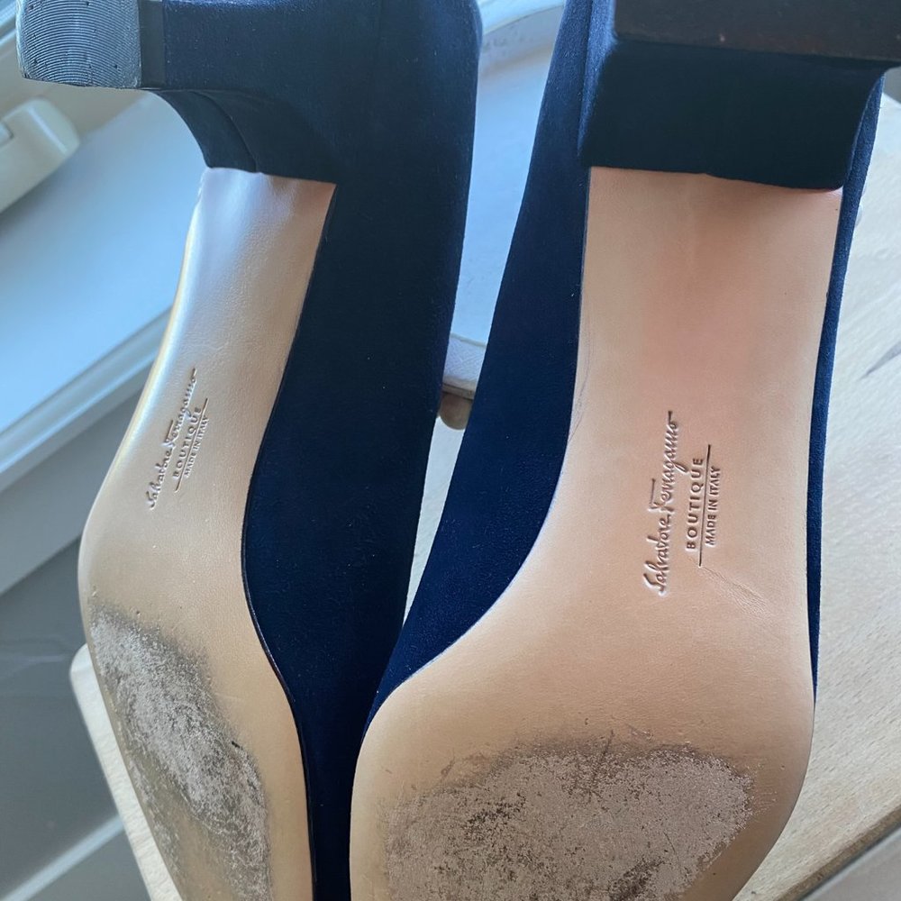 Salvatore Ferragamo Boutique Dark Blue Suede Pump - Picture 7 of 8